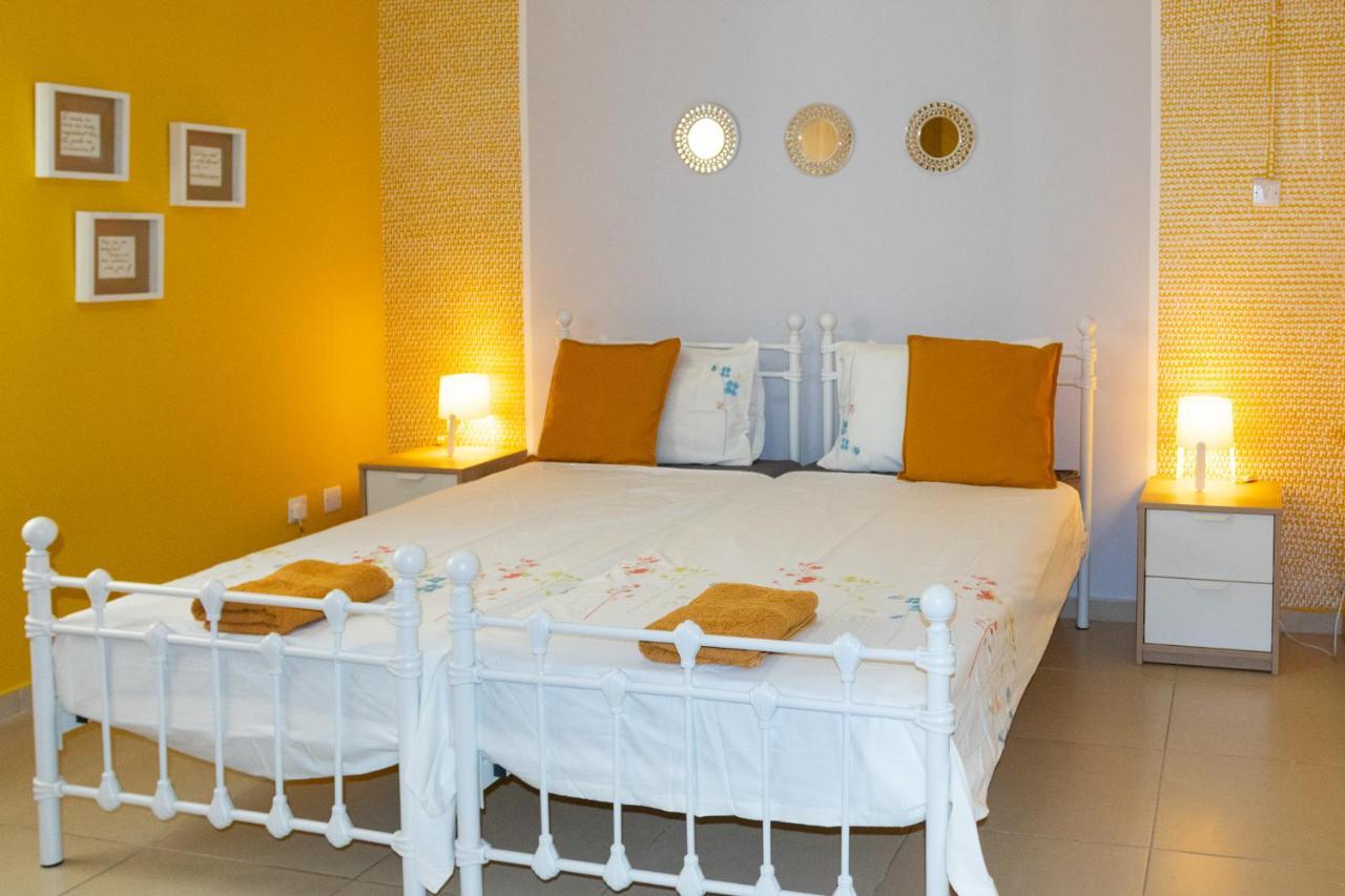 Apartment 930m To Beach-2 Bedroom+veranda-perfect Located *