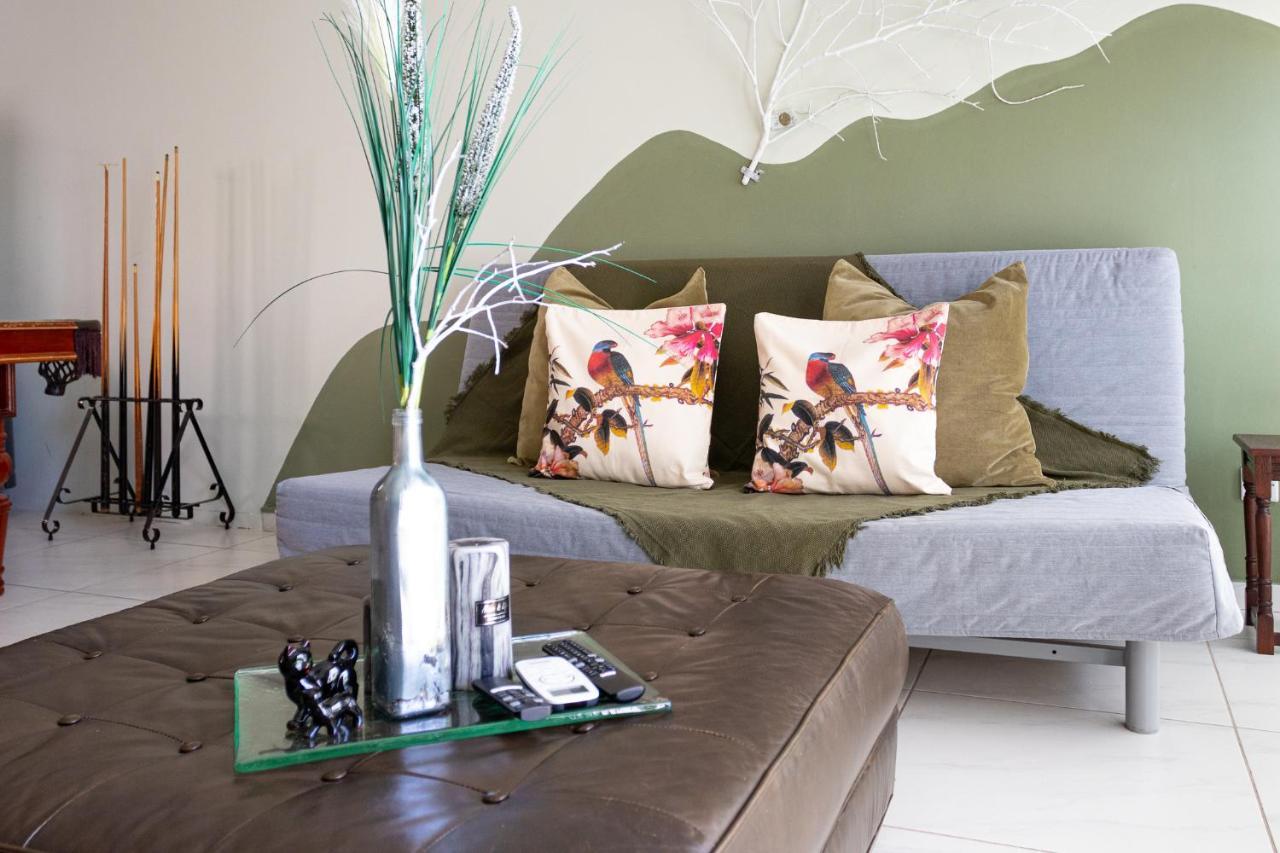 930m To Beach-2 Bedroom+veranda-perfect Located * Larnaka
