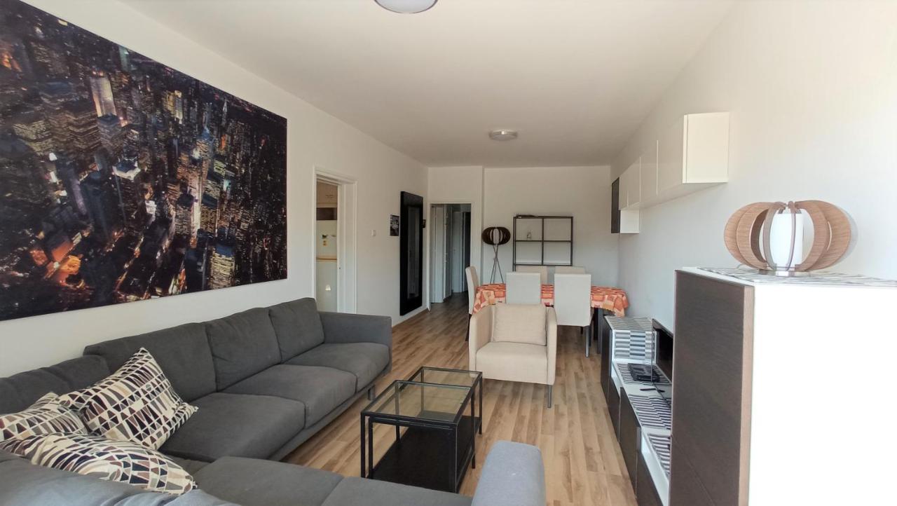 5 Min To The Shared Incl Netflix - Private In 3 Bdr Apartment *