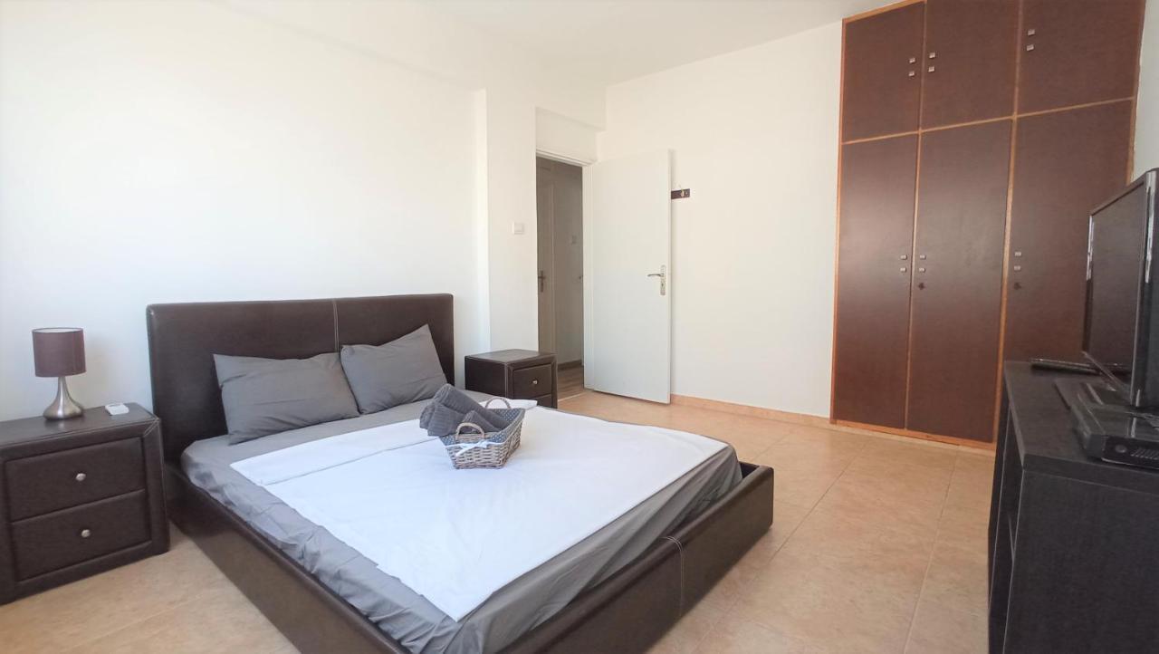 5 Min To The Shared Incl Netflix - Private In 3 Bdr * Larnaca
