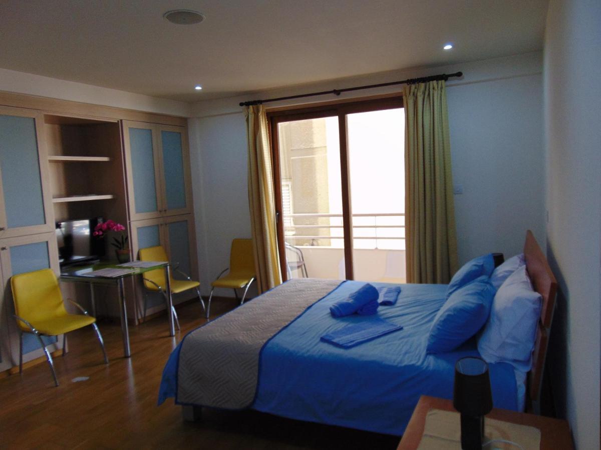 Ithaki Phinikoudes No. 107 Larnaca