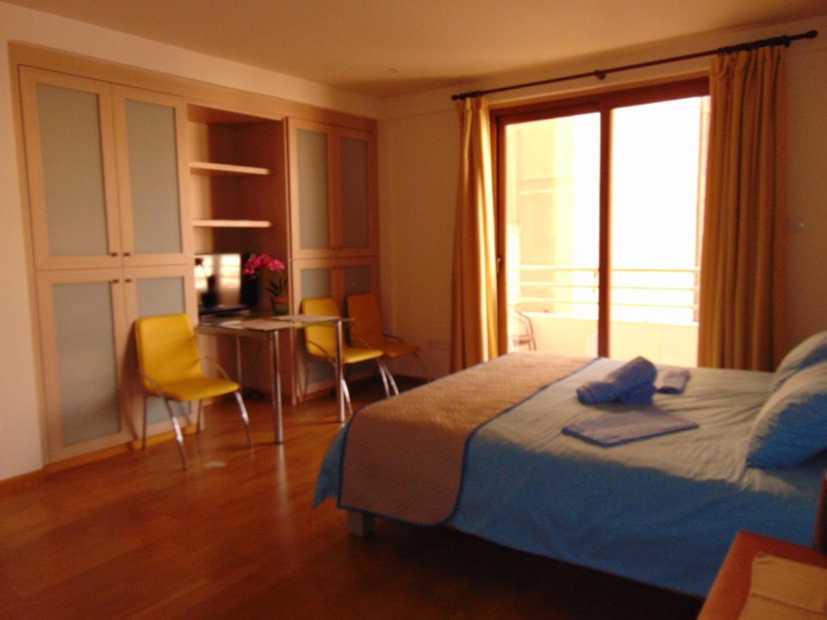 Apartment Ithaki Phinikoudes No. 107