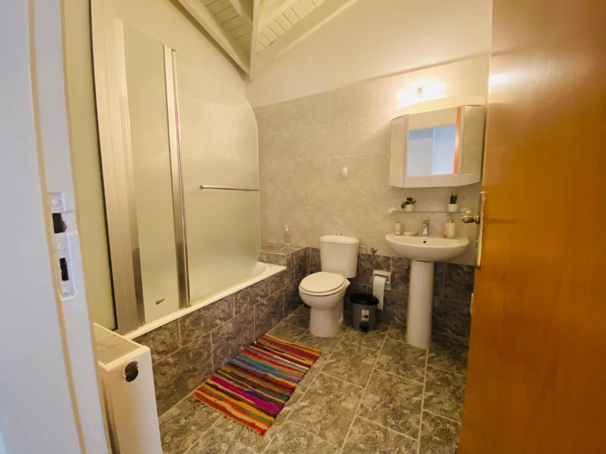 Gaia - 4 Bedroom House In * Larnaca