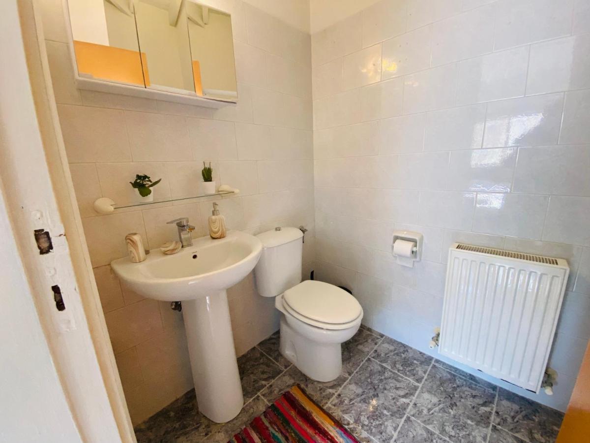 Gaia - 4 Bedroom House In * Larnaca