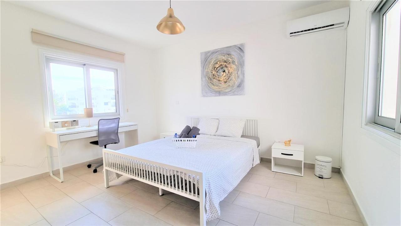Apartment Spacious Lightflooded 2br / Near Center & Harbour Larnaca