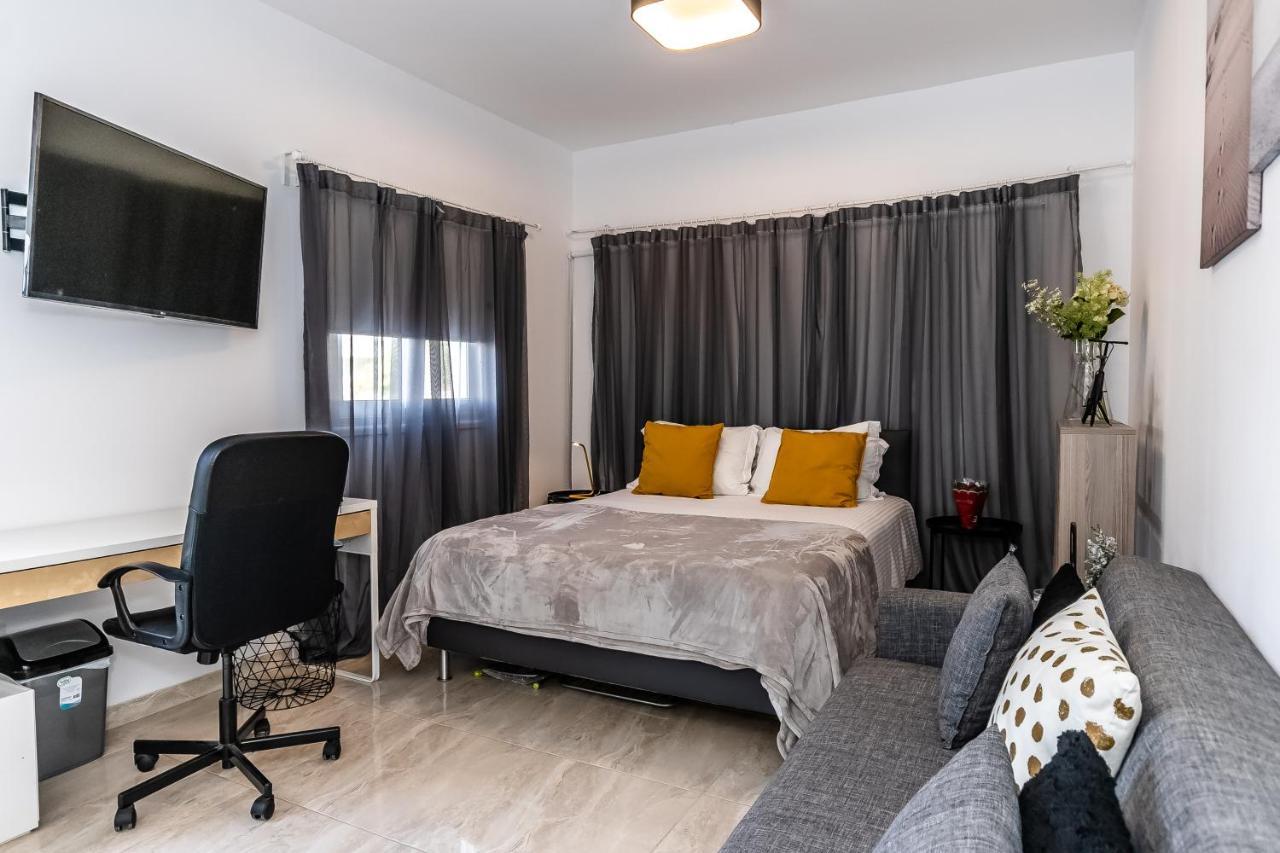 Modern Ground Floor With A Beautiful Garden Apartment *
