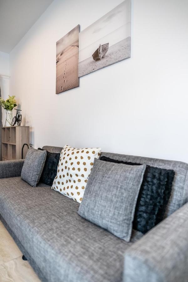 Modern Ground Floor With A Beautiful Garden Apartment