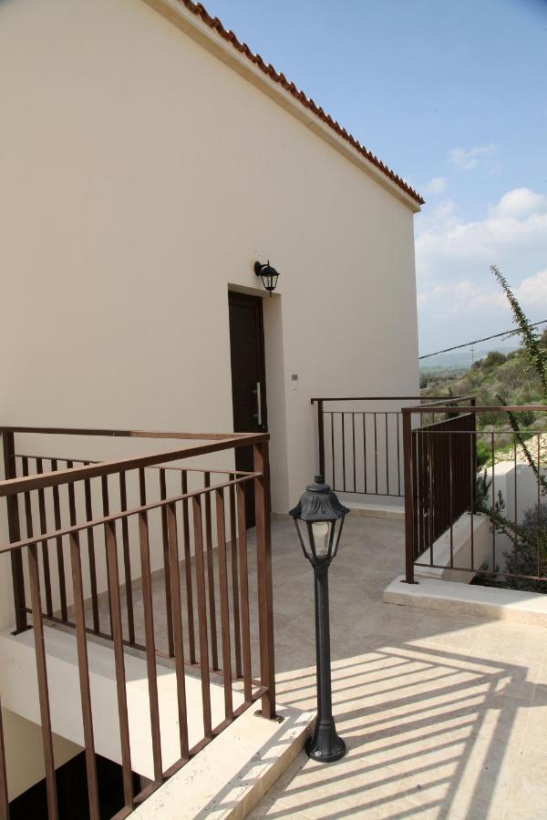 Artista Roustik * Larnaca