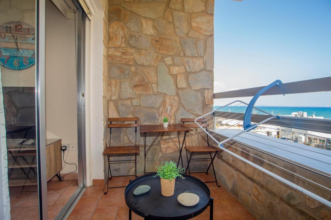 Central, By Sea, Seaview, Renovated 1 Bedroom Flat Căn hộ Larnaca