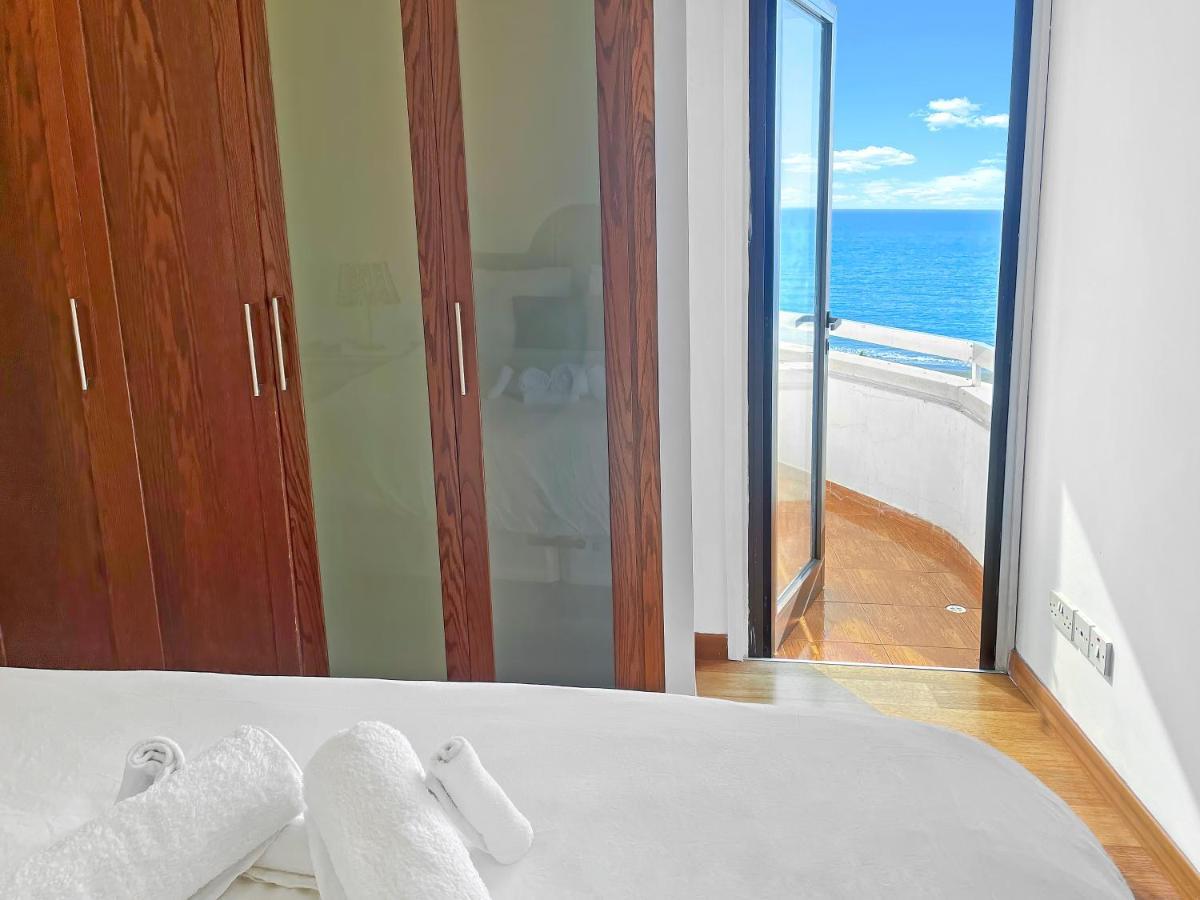 180° Seaview Apt. Right On Famous Promenade *