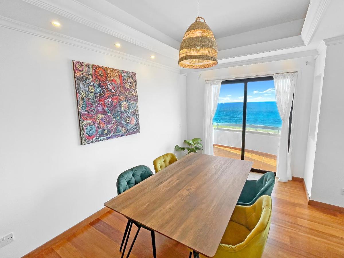 Apartment 180° Seaview Apt. Right On Famous Promenade *