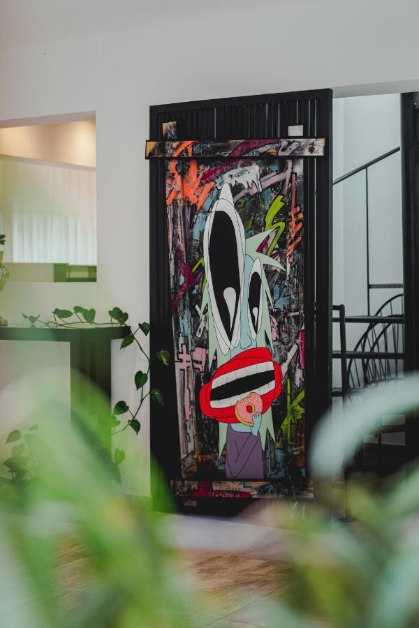Khách sạn Roseum Boutique Larnaca