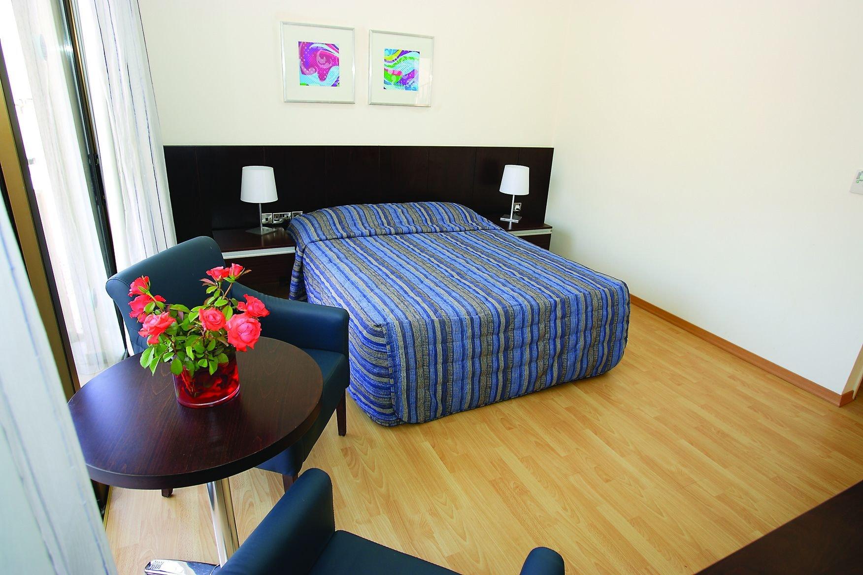 Crown Henipa Hotel