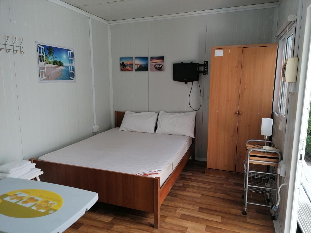 Entire Prefabricated Garden Flat 1350m From Beach *