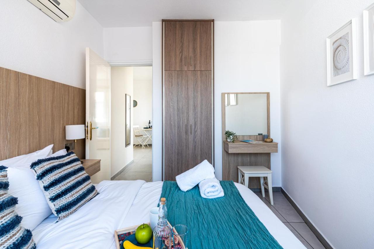 Whispering Palms 1-br By Finikoudes Apartment