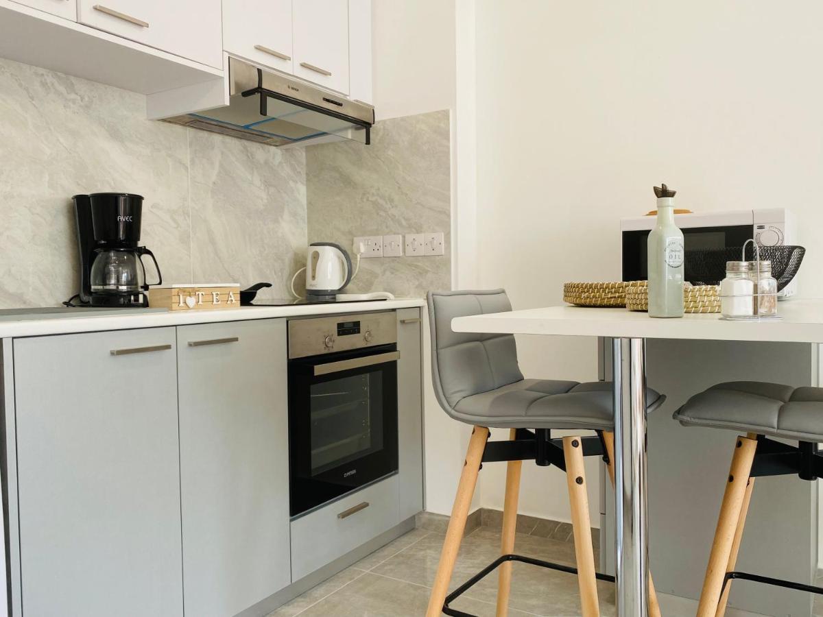 Pink Flamingo 1-br In Apartment Larnaca
