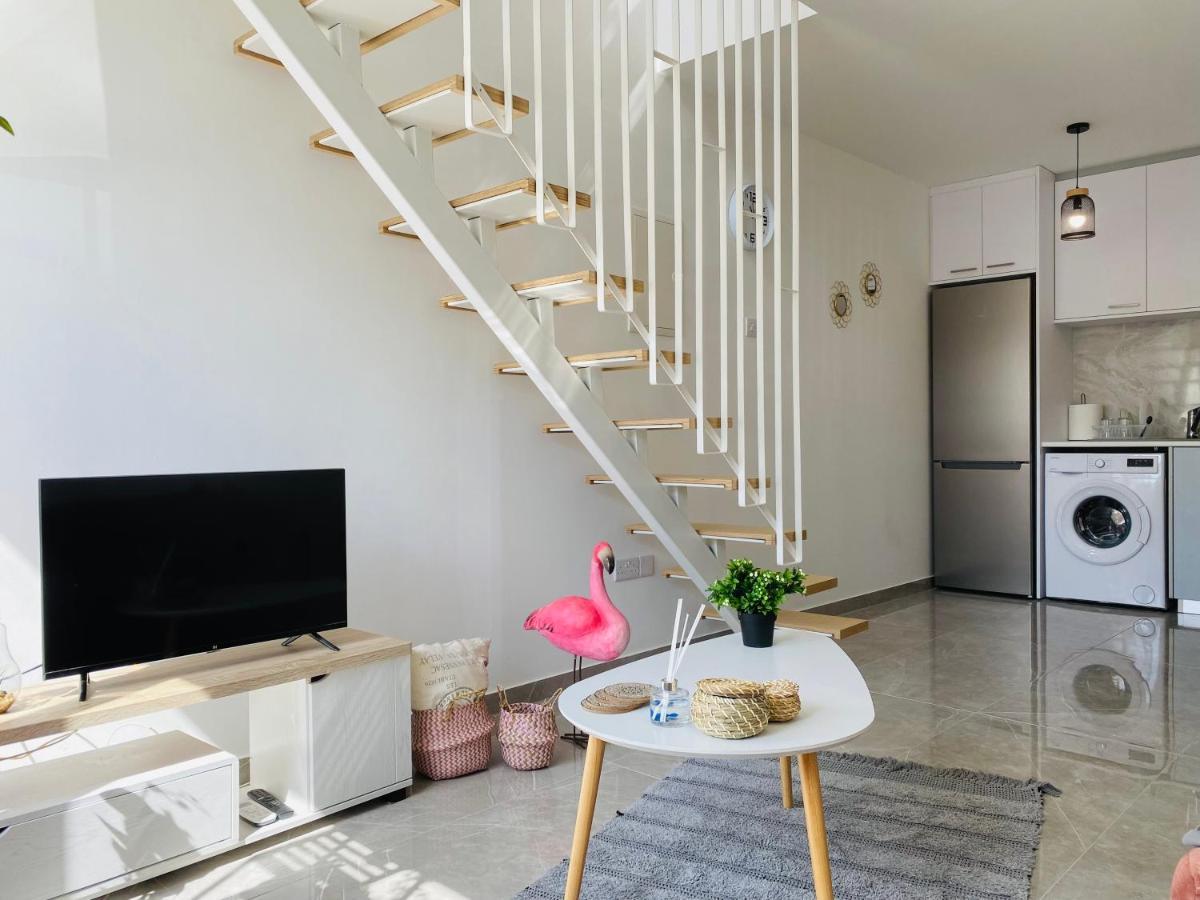 Pink Flamingo 1-br In Apartment