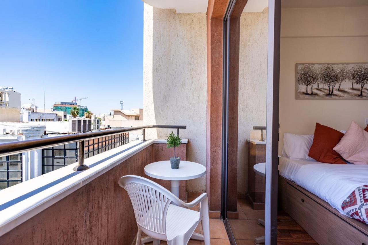 Celine's 2 Bedrooms In Center Larnaca
