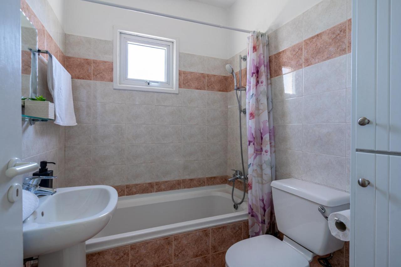 Sunny 2-br In Mackenzie *