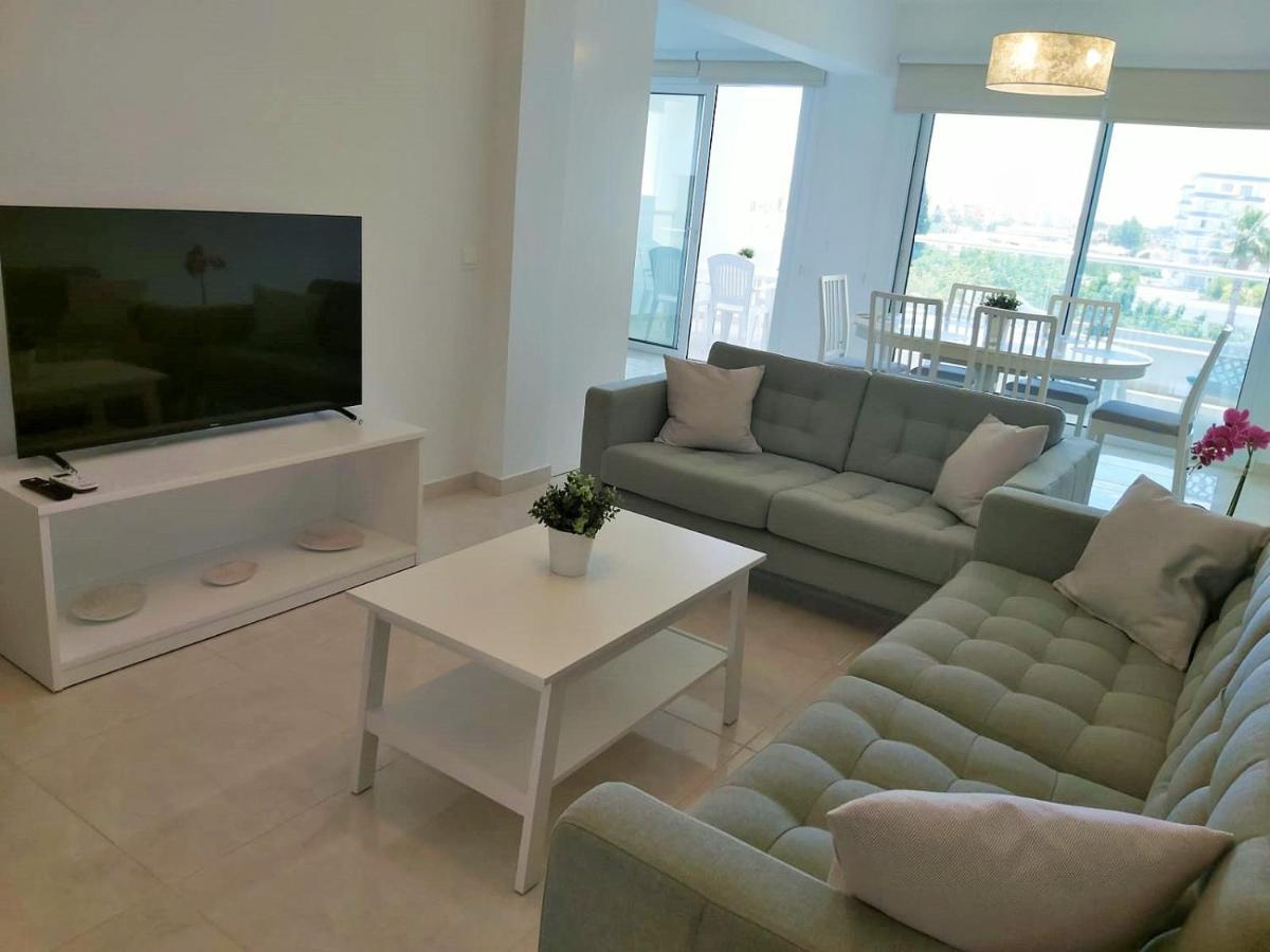 Dinglis Residences 31 Apartment *