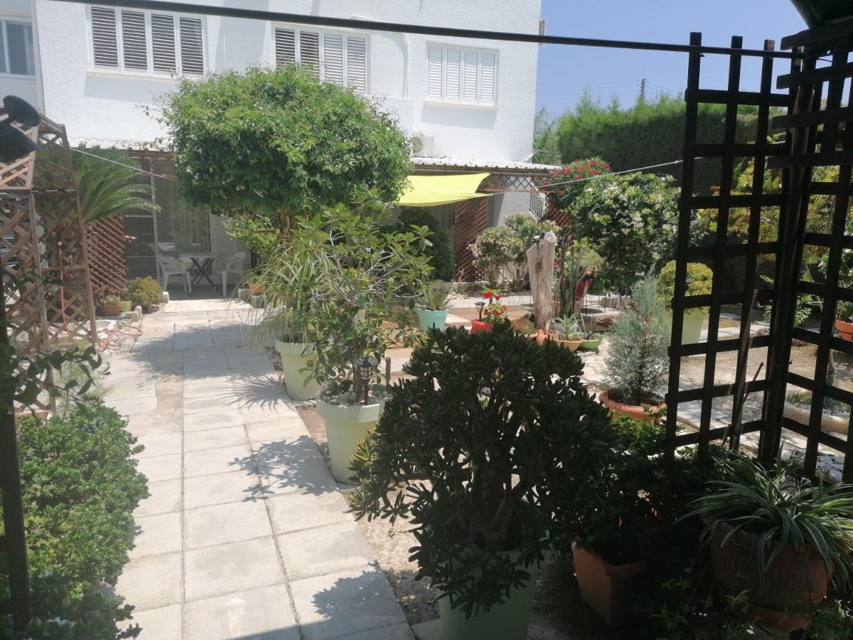 Entire Prefabricated Garden Flat 1350m From Beach Apartment