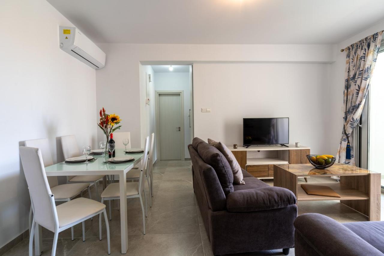 Apartment Brightly Lit 1- Br In Larnaca