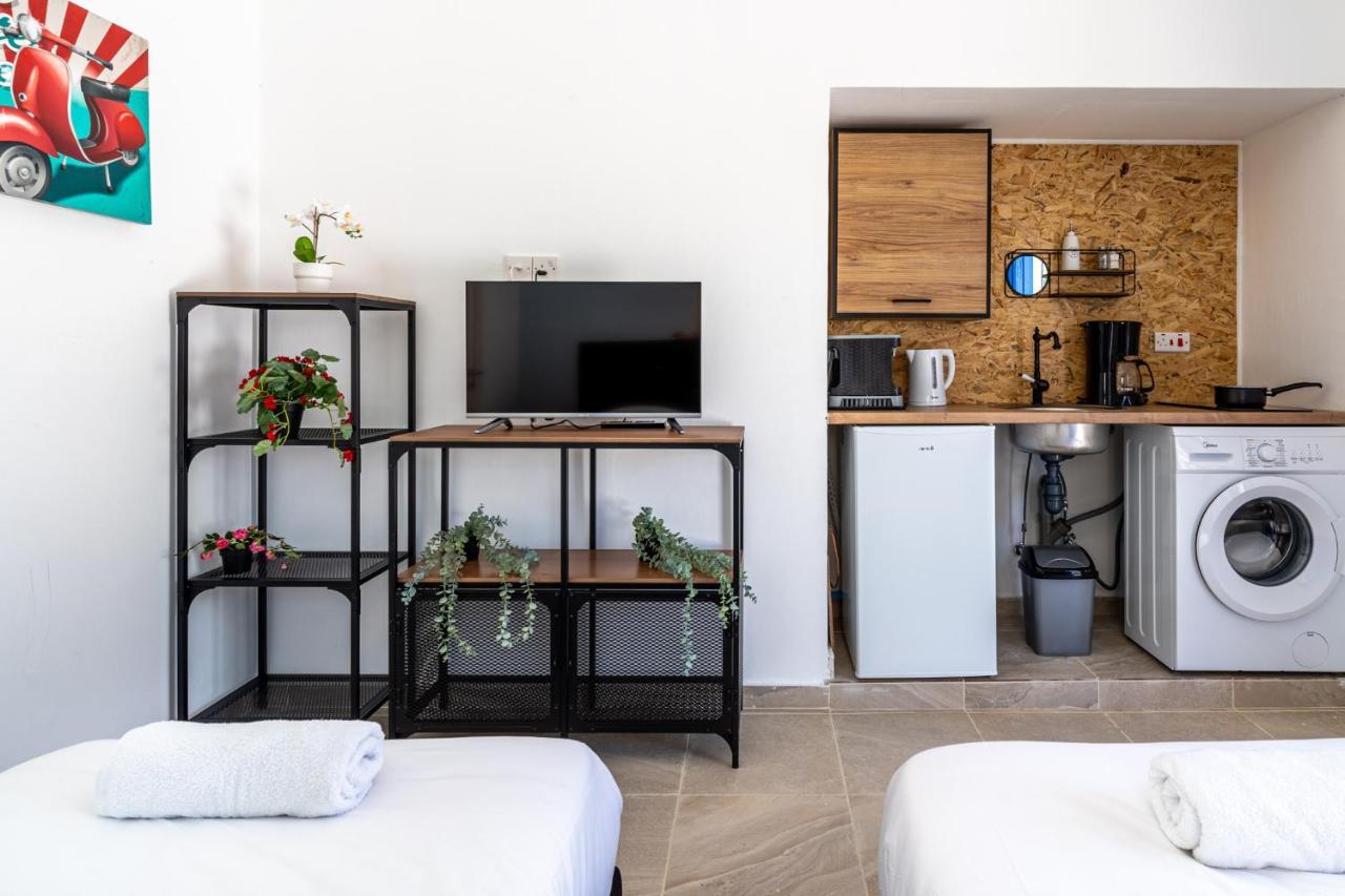 Mufasa In W/terrace Apartment Larnaca