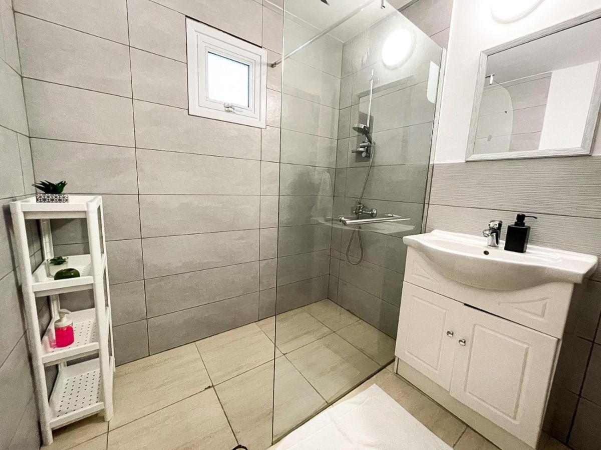 Serena's 2-br In