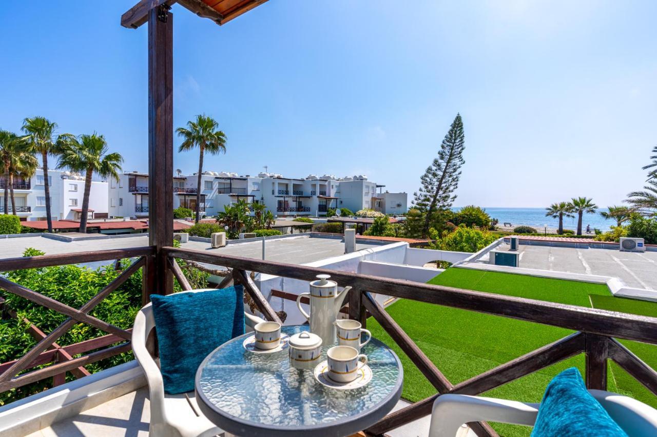 Apartment Seawaves 1- Bedroom Near Meneou