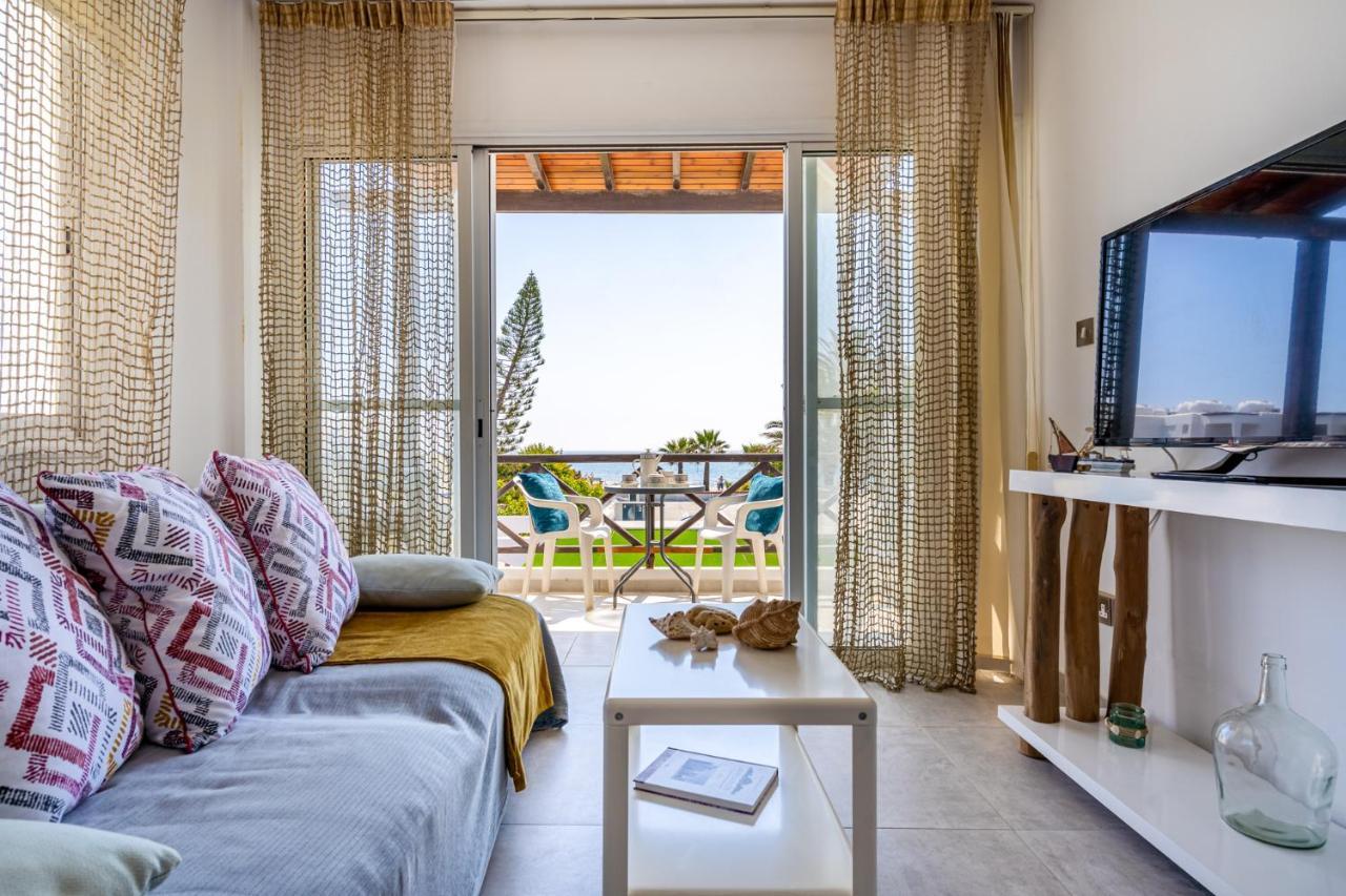 Seawaves 1- Bedroom Near Meneou