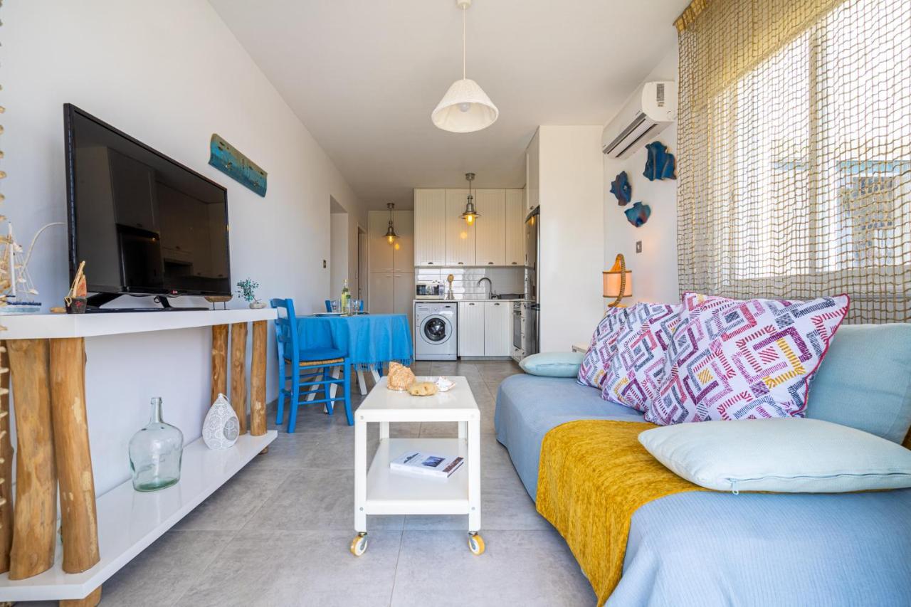 Seawaves 1- Bedroom Near Meneou * Larnaca