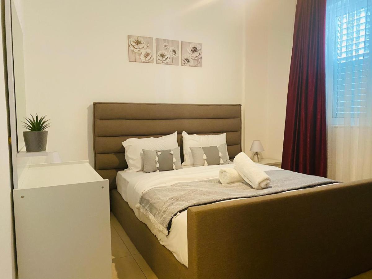 Apollo 2-br In Apartment