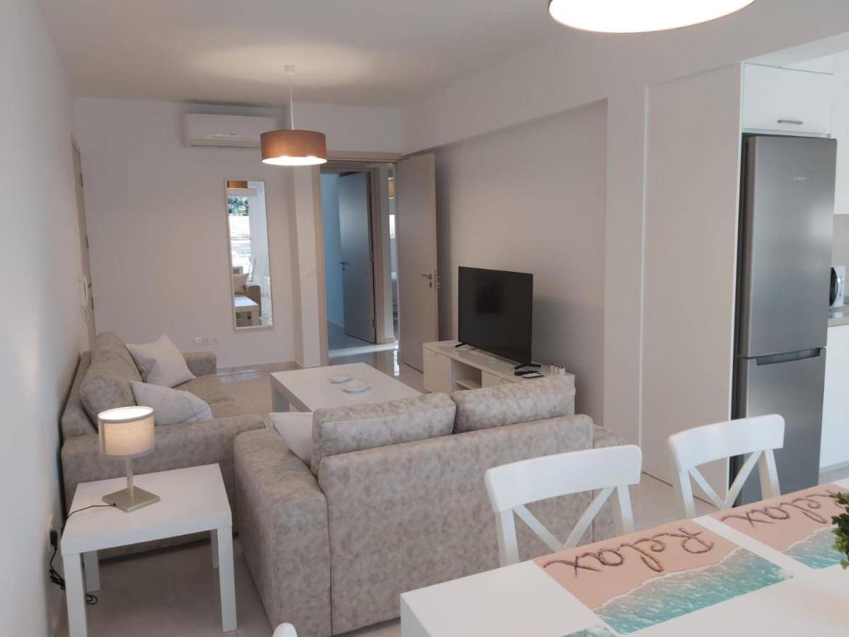 Dinglis Residences 31 *