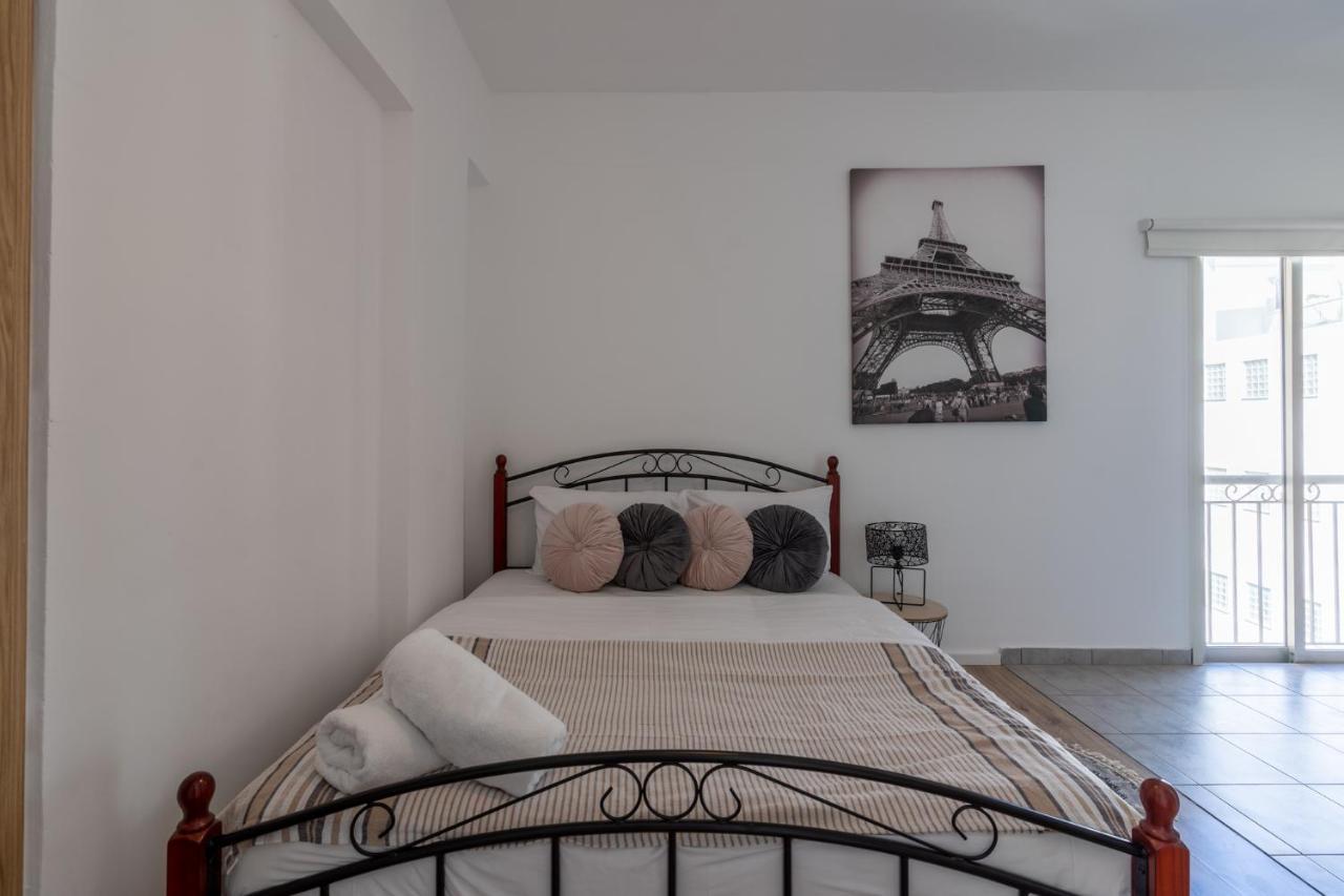 Terre 1-br Apt In + Balcony *