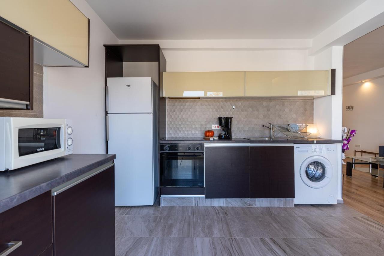 Terre 1-br Apt In + Balcony * Larnaca