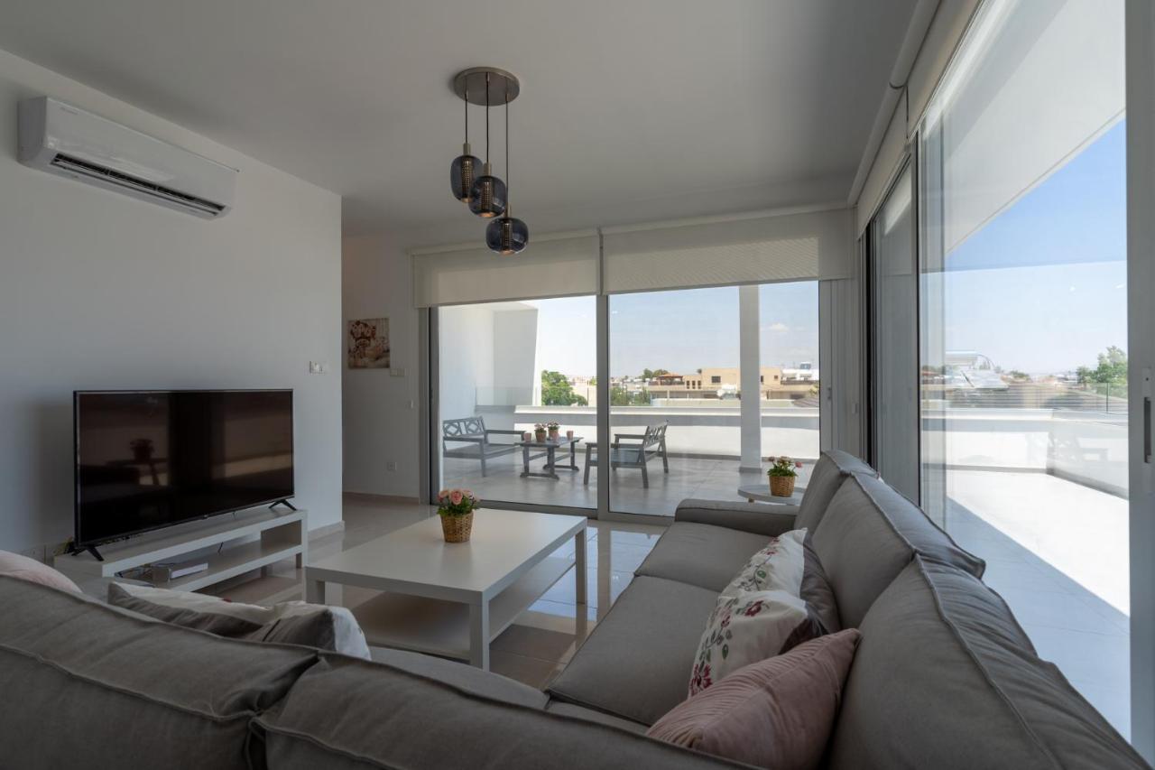 Harmonia 2-br In Livadia Apartment *