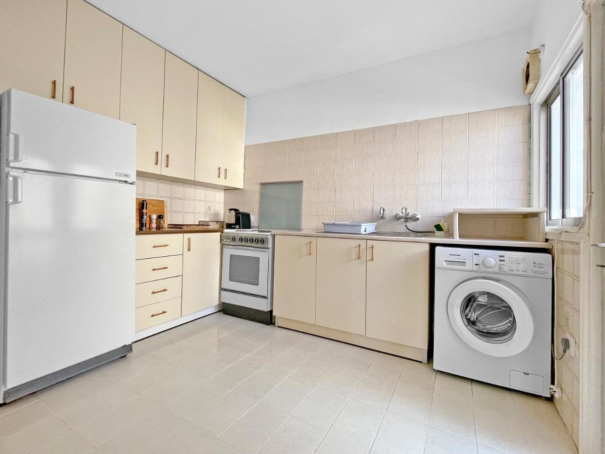 2br Seafront In Center With Community Pool *
