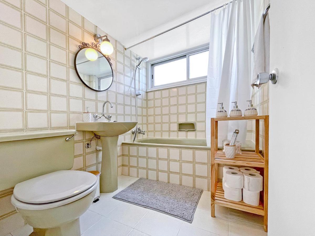 2br Seafront In Center With Community Pool