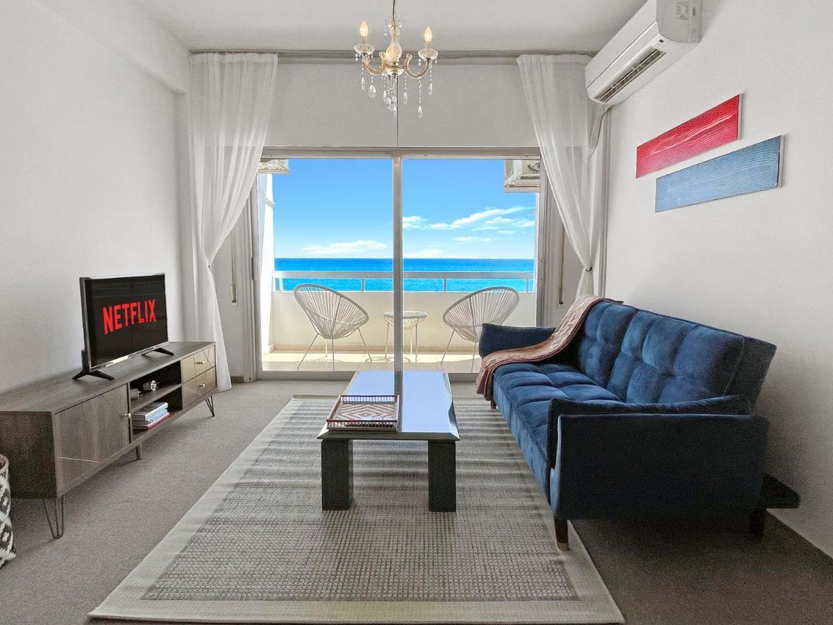 2br Seafront In Center With Community Pool Apartment *