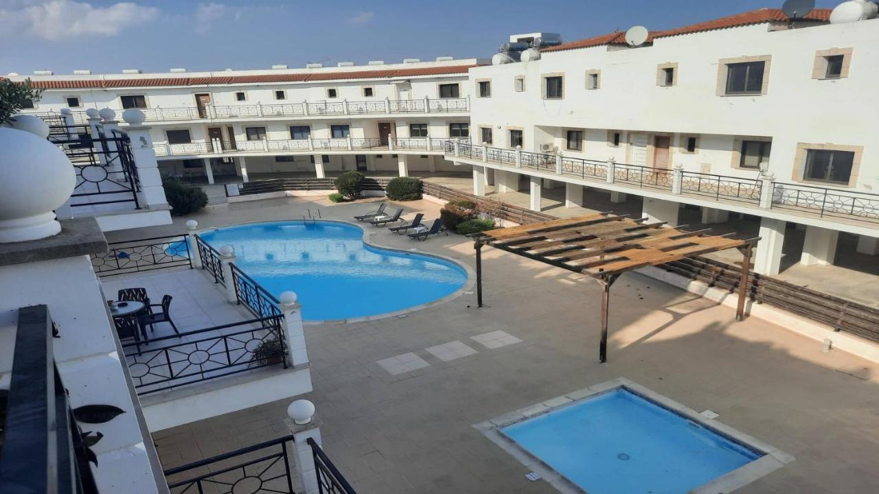 Paramount Gardens C201 Apartamento *
