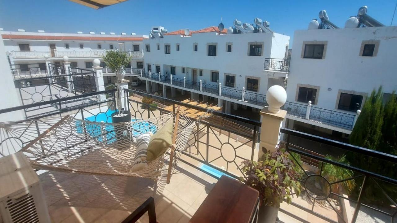 Paramount Gardens C201 Apartamento