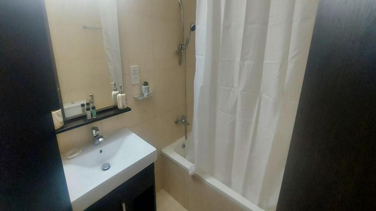 Paramount Gardens C201 Apartamento