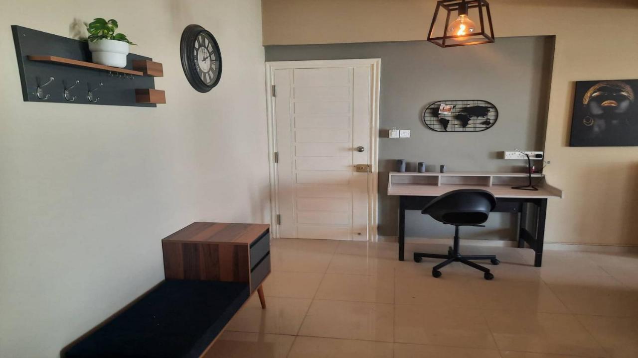 Paramount Gardens C201 Apartamento *