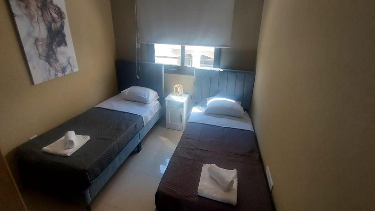 Paramount Gardens C201 Apartamento