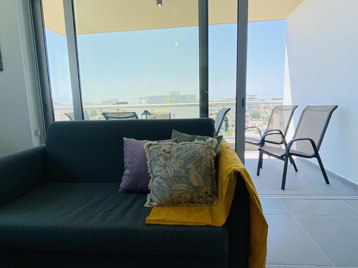 Silver Line 1-bedroom In Apartment *