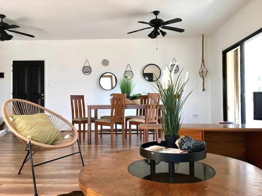Jonty Villa, Mazotos Villa