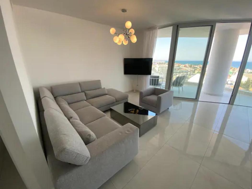 Mckenzie 2 Bedrooms Seaview Apartment Larnaca