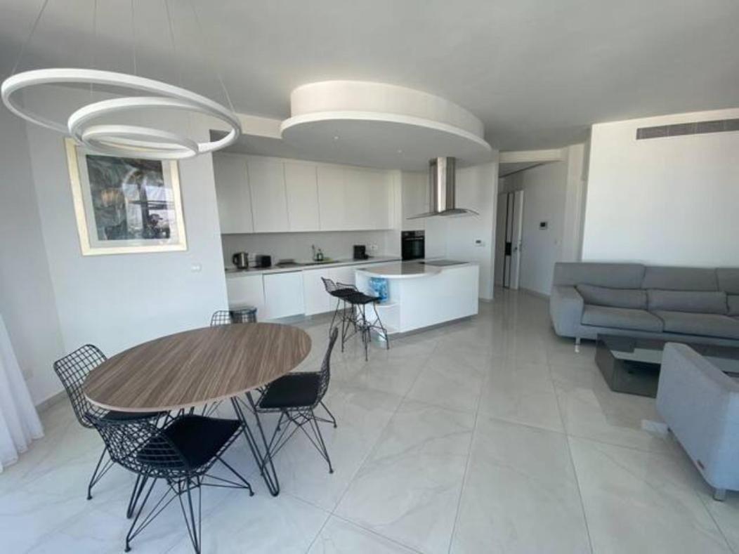 Mckenzie 2 Bedrooms Seaview Apartment