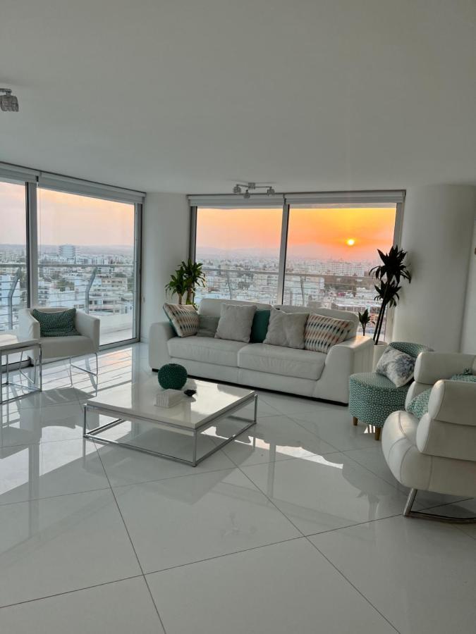 Olympus Penthouse 360 View *