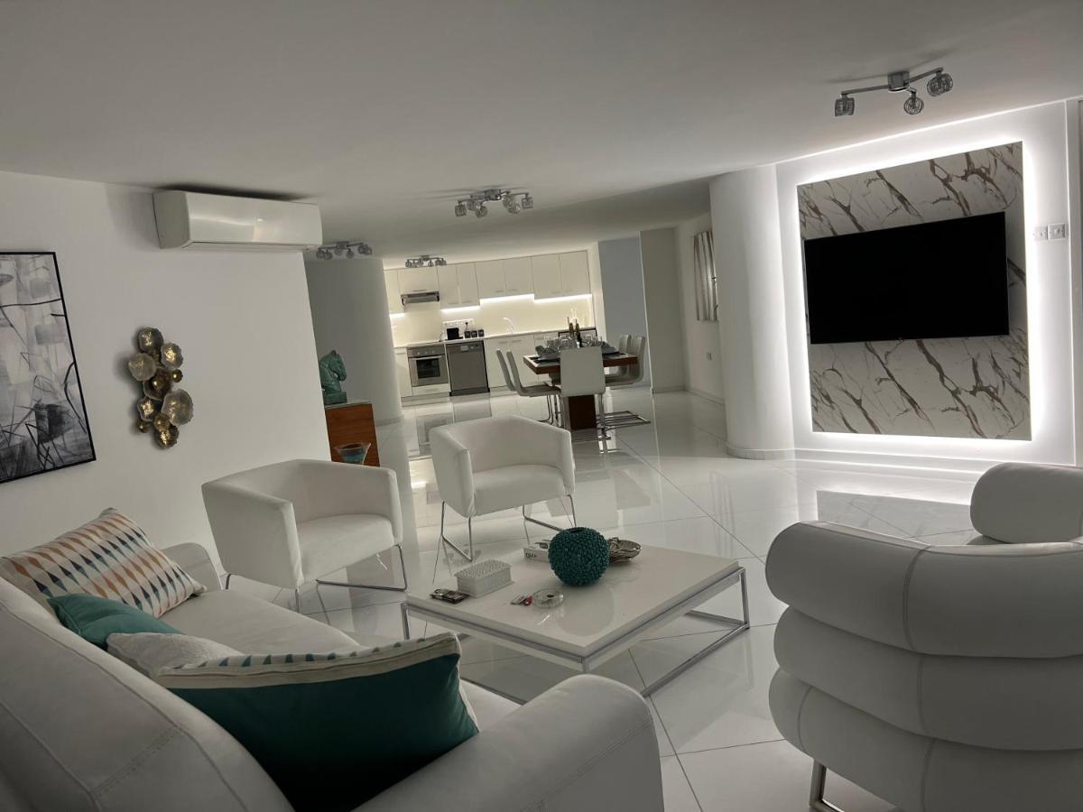 Olympus Penthouse 360 View Apartment